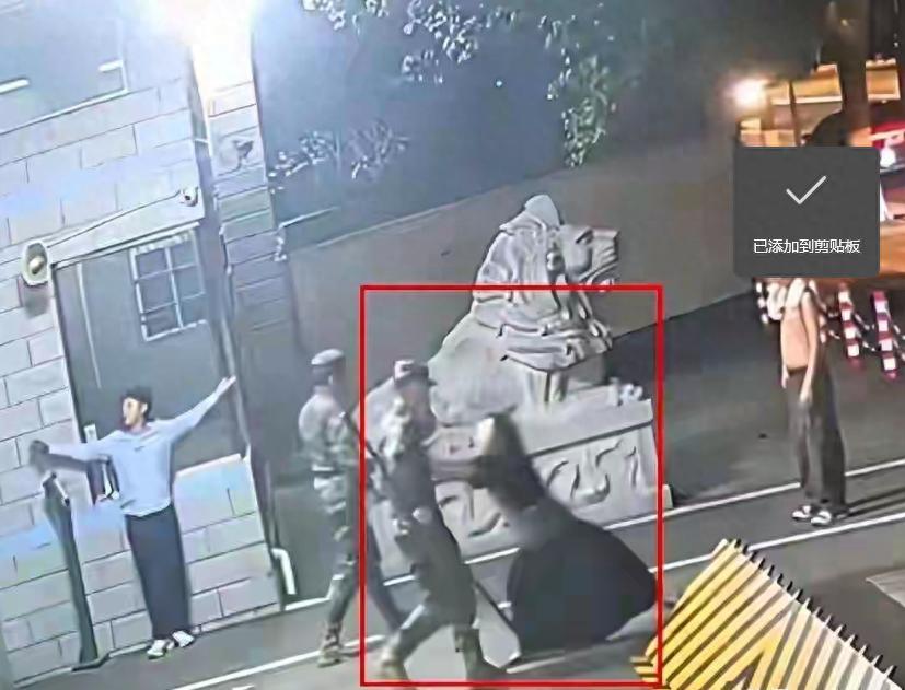 世界杯高清赛事直播地址-四川武警营门推哨兵后续：大家都搞错了罪名，她面临的不是袭警罪